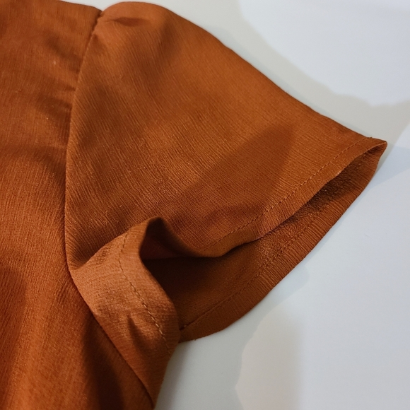 Cropped Short Puff Sleeve Blouse - Picture 4 of 9